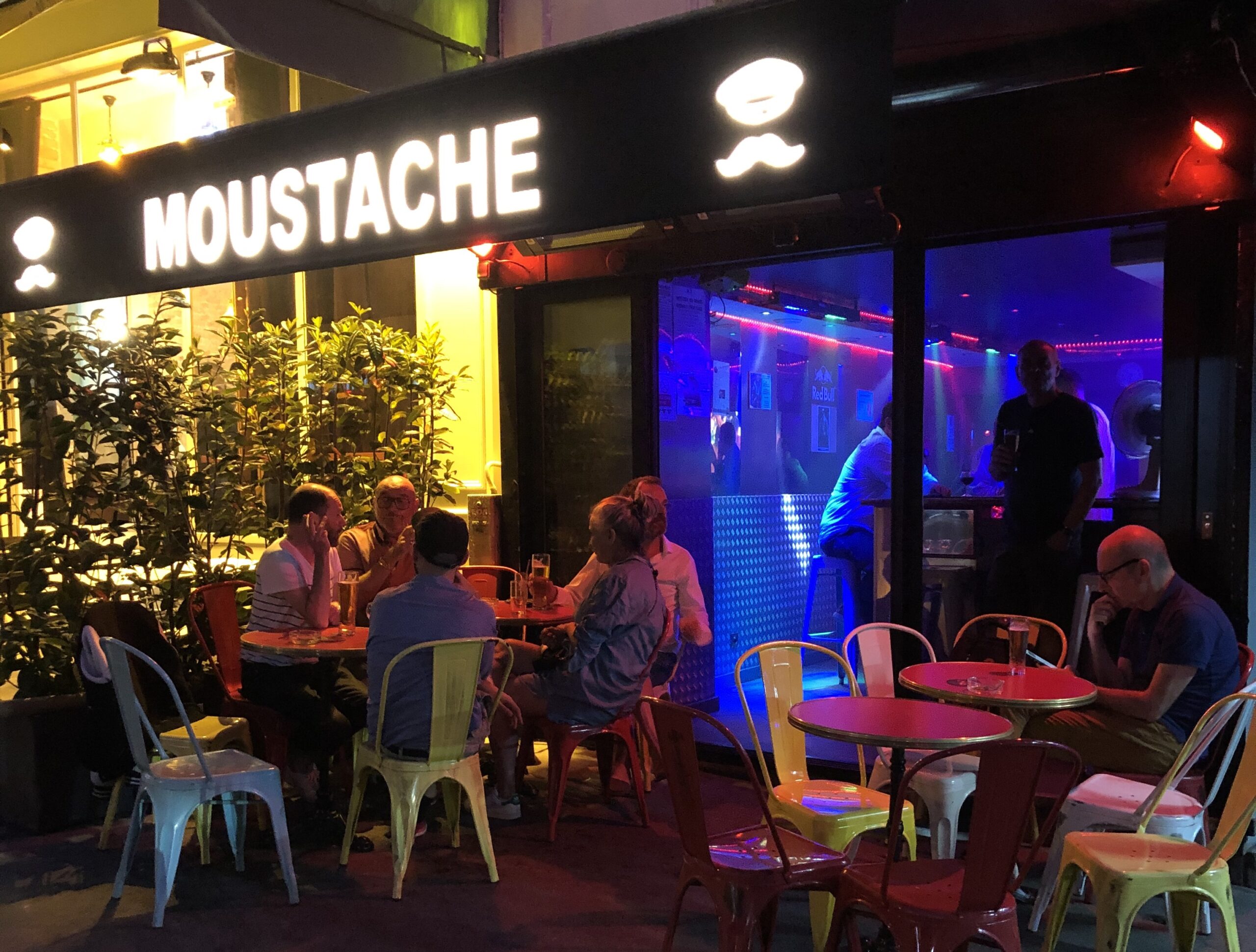 bar gay terrasse au cafe moustache Paris